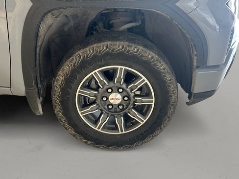Used 2024 GMC Sierra 1500 AT4 w/ Technology Package AWD/4WD image 7