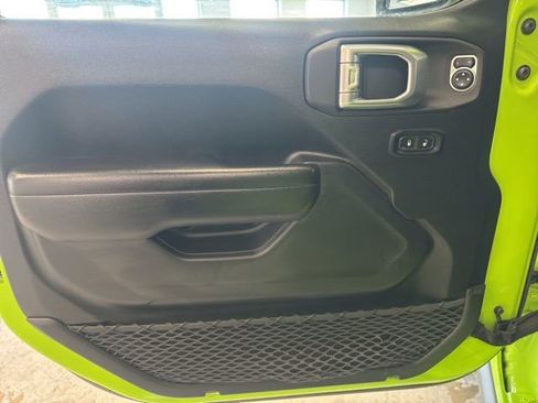 Used 2021 Jeep Gladiator Willys image 16