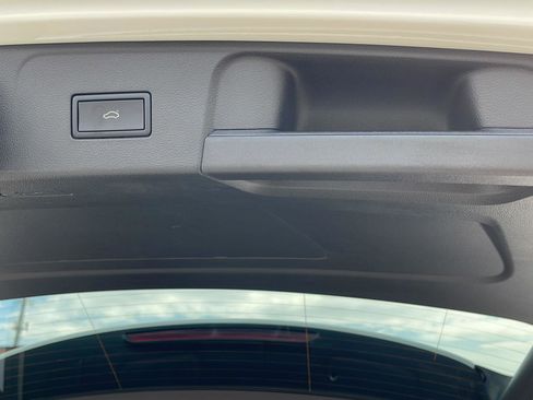 Used 2024 Volkswagen Atlas Peak Edition SE image 42