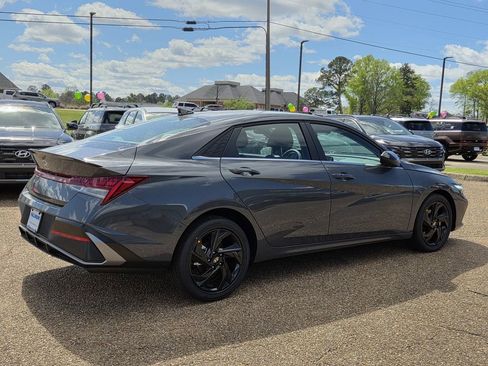 New 2026 Hyundai Elantra SEL Sport image 2