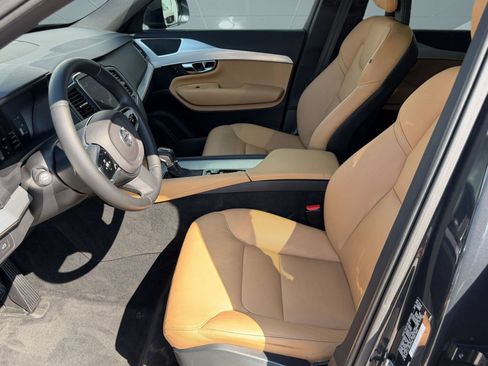 Used 2017 Volvo XC90 T5 Momentum w/ Vision Package FWD image 5