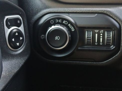 Used 2018 Jeep Wrangler Unlimited Sport S AWD/4WD image 12