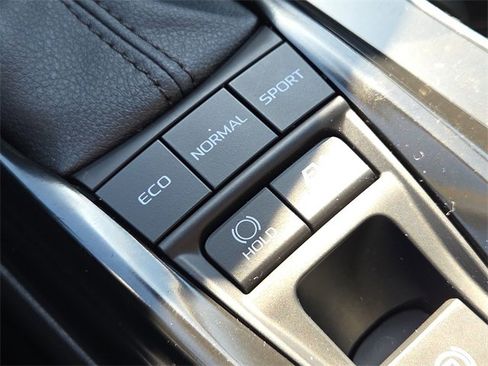 Used 2025 Toyota Camry SE image 24