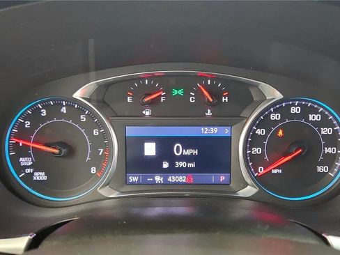 Used 2023 Chevrolet Traverse RS FWD image 23