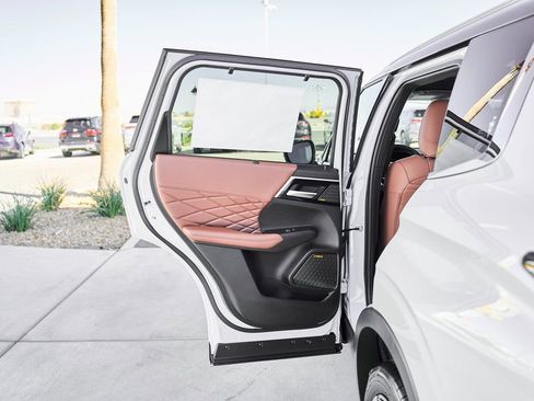 New 2026 Mitsubishi Outlander SEL FWD image 18