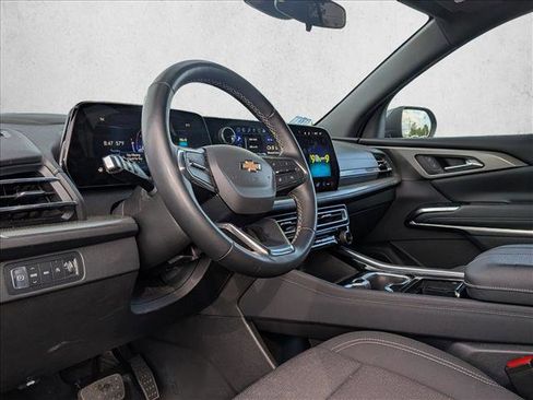 Used 2024 Chevrolet Traverse LT AWD/4WD image 9