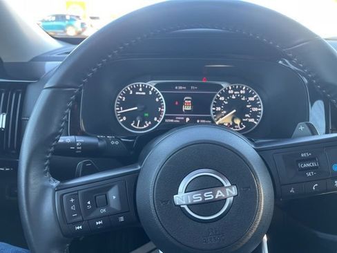 Used 2025 Nissan Pathfinder SV image 13