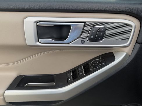 Used 2021 Ford Explorer Limited w/ Equipment Group 301A image 24