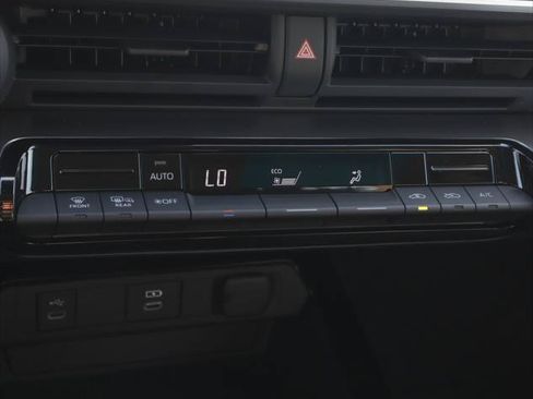 Certified 2024 Toyota Prius LE FWD image 15
