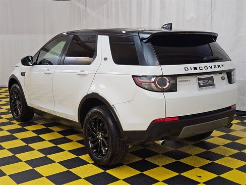 Used 2019 Land Rover Discovery Sport SE image 5
