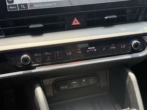 Used 2025 Kia Sportage EX FWD image 16