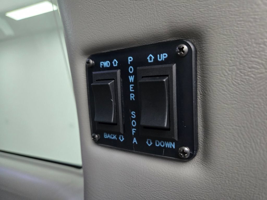 Used 2021 Chevrolet Express 2500 w/ Enhanced Convenience Package RWD image 7