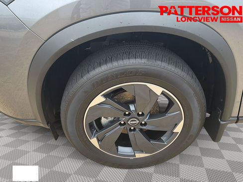 Used 2025 Nissan Rogue SV FWD image 22