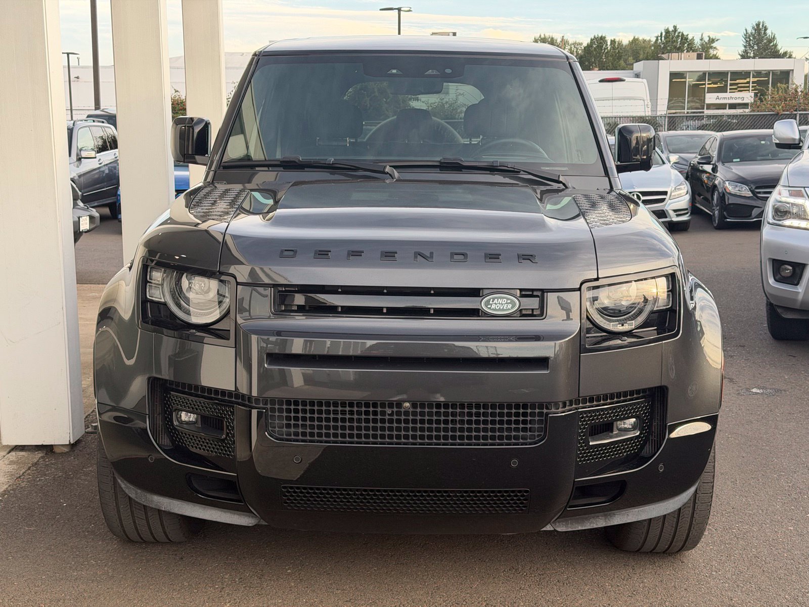 Used 2025 Land Rover Defender 110 V8 AWD/4WD image 2