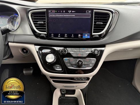 Used 2024 Chrysler Pacifica Touring-L FWD image 20