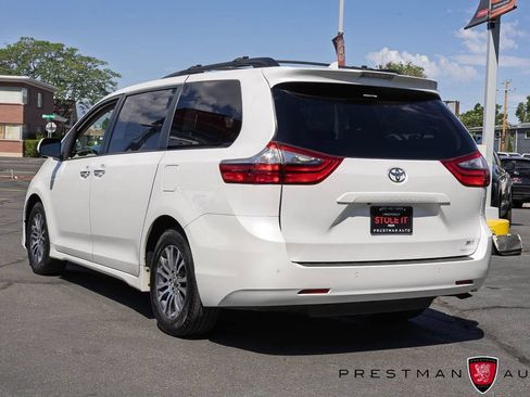 Used 2020 Toyota Sienna XLE Premium FWD image 18