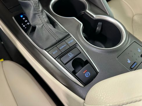 Used 2024 Toyota Camry XLE image 33