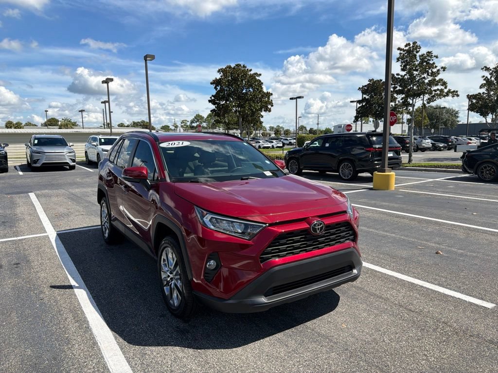 Used 2021 Toyota RAV4 XLE Premium FWD image 3