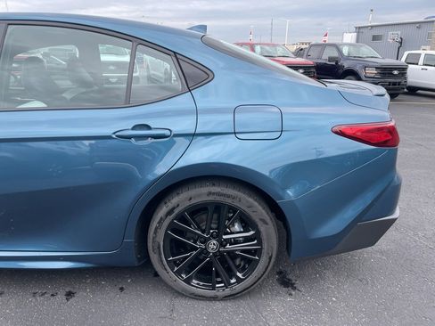 Used 2025 Toyota Camry SE image 34
