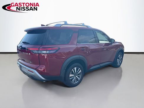 Used 2024 Nissan Pathfinder SL image 9