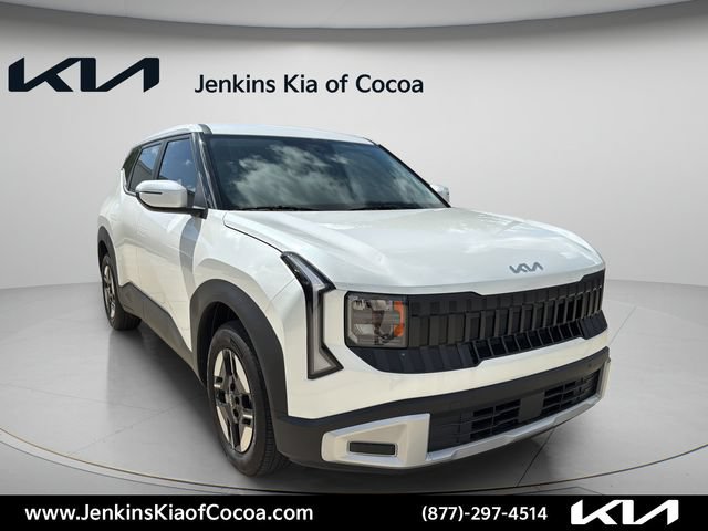 Certified 2027 Kia Seltos LX FWD image 2