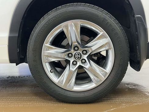 Used 2018 Toyota Highlander Limited AWD/4WD image 12