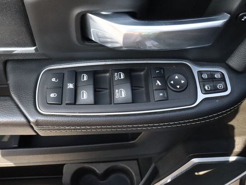 Used 2024 RAM 2500 Laramie AWD/4WD image 19