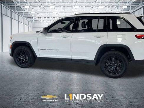 Used 2024 Jeep Grand Cherokee Altitude AWD/4WD image 7