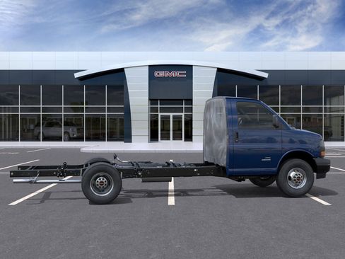 New 2025 GMC Savana 3500 w/ Power Convenience Package image 29