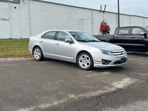 Used 2010 Ford Fusion SE FWD image 2