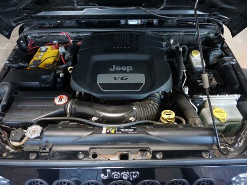 Used 2018 Jeep Wrangler Unlimited Sport S image 13