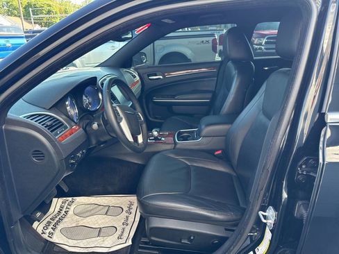 Used 2014 Chrysler 300 AWD image 13