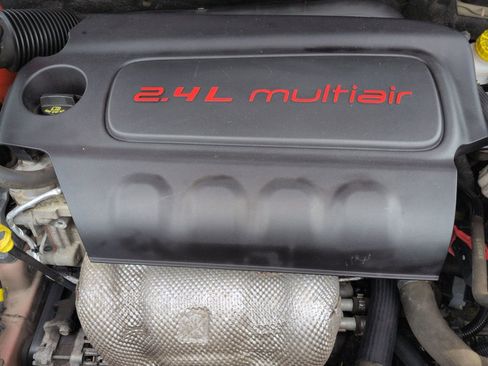 Used 2017 Jeep Renegade Latitude w/ Popular Equipment Group image 18