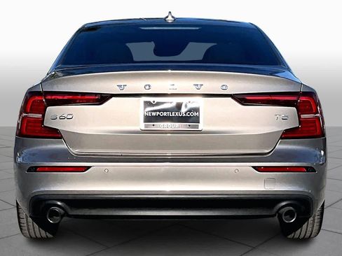 Used 2020 Volvo S60 T5 Momentum image 5