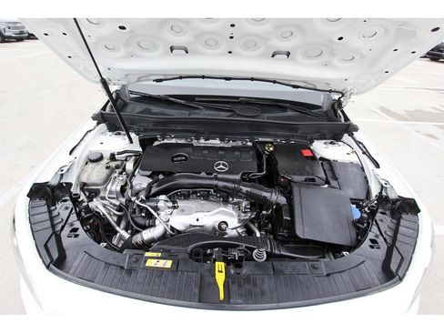 Used 2023 Mercedes-Benz GLB 250 4MATIC image 32