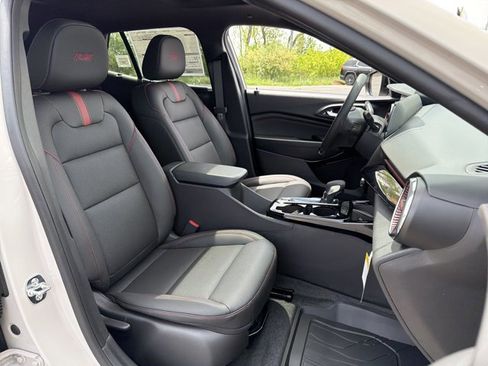 New 2026 Chevrolet Trax RS w/ Sunroof Package FWD image 32