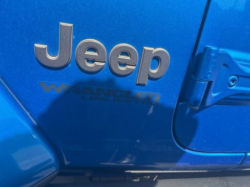 Used 2021 Jeep Wrangler Unlimited Rubicon w/ Trailer Tow Package AWD/4WD image 10