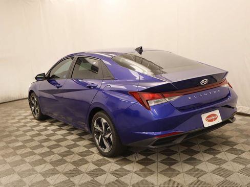 Used 2023 Hyundai Elantra SEL w/ Convenience Package FWD image 3