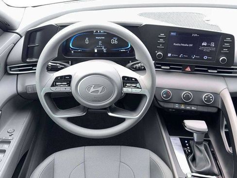 New 2026 Hyundai Elantra SE FWD image 17