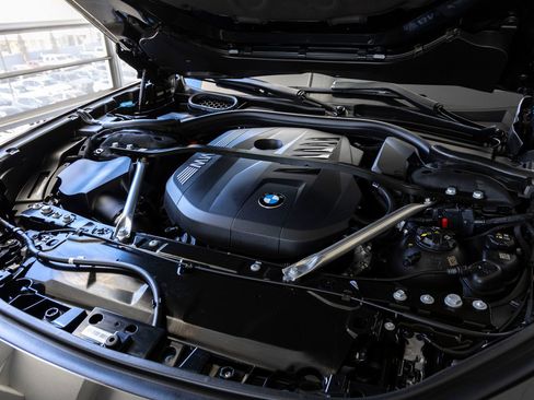 Used 2025 BMW 740i RWD image 34