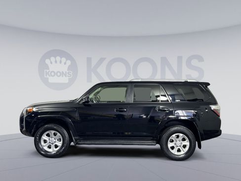 Used 2018 Toyota 4Runner SR5 image 2