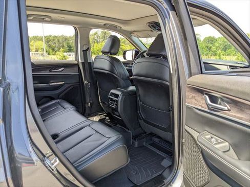 Certified 2024 Jeep Grand Cherokee Limited w/ Black Appearance Package image 47