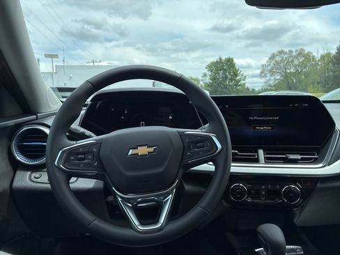 New 2026 Chevrolet Trax LT w/ LT Convenience Package FWD image 10