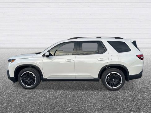 New 2026 Honda Pilot Touring image 2