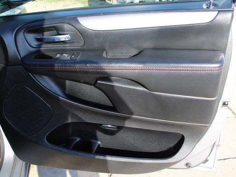 Used 2017 Dodge Grand Caravan GT image 8