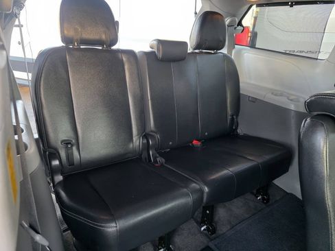 Used 2014 Toyota Sienna SE FWD image 26