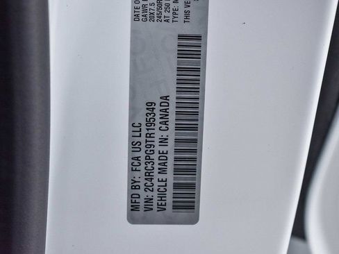 New 2026 Chrysler Pacifica Pinnacle w/ Trailer Tow Group AWD/4WD image 30