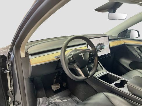 Used 2024 Tesla Model Y Long Range AWD/4WD image 9