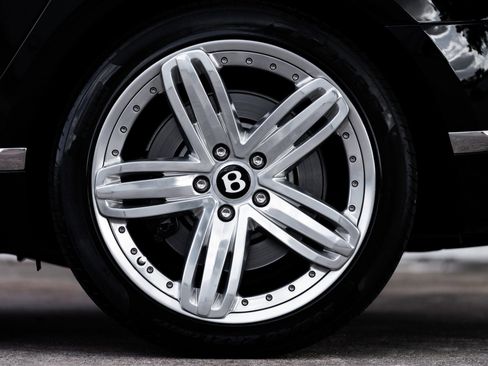 Used 2015 Bentley Mulsanne image 42