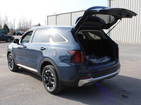 New 2026 Kia Sorento S image 7